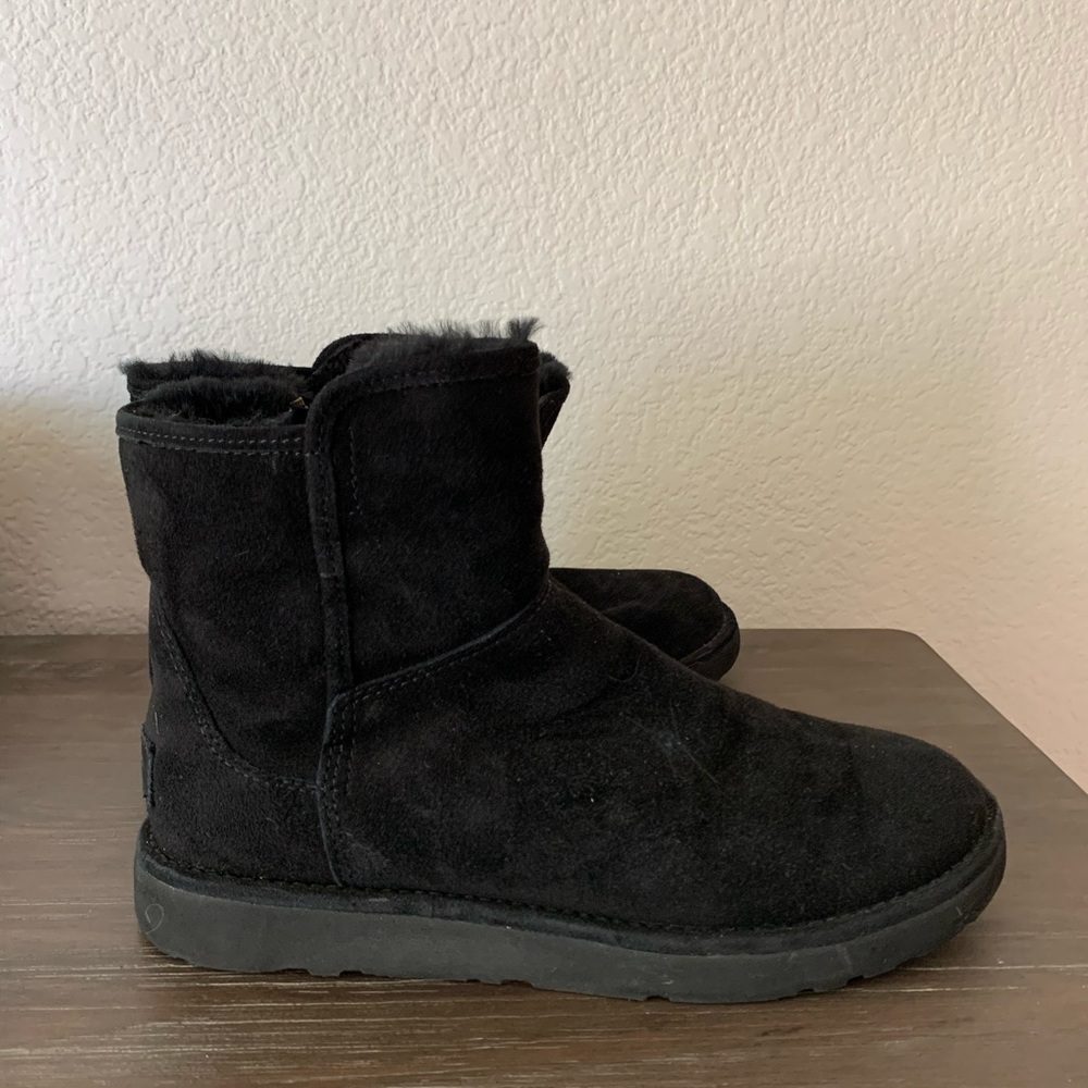 UGG short bootie